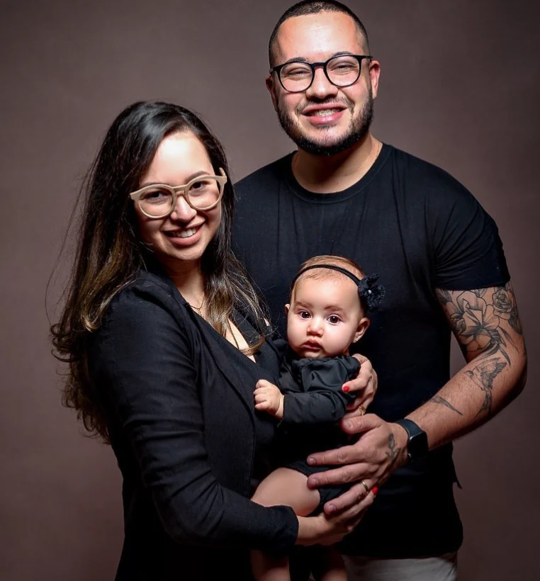 Daniel e Larissa com a filha, família fundadora da Lardan