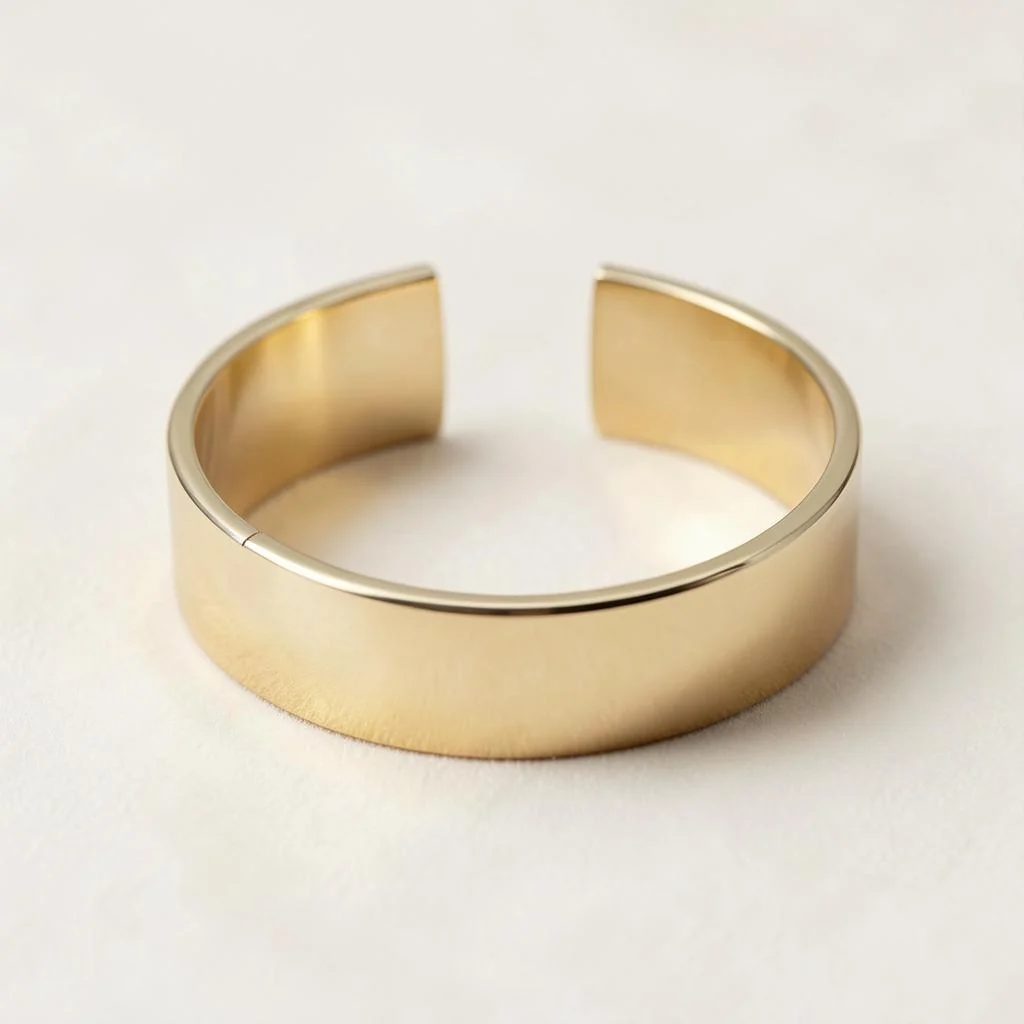 Bracelete Essenza rígido dourado minimalista